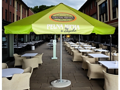 Zbliżenie na nadruk logo na parasolu reklamowym – wysoka jakość druku