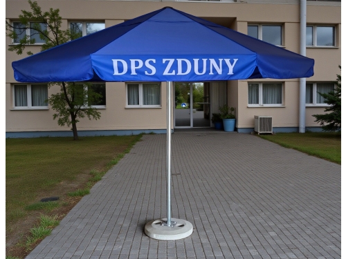 Ciemny parasol ogrodowy z personalizowanym nadrukiem